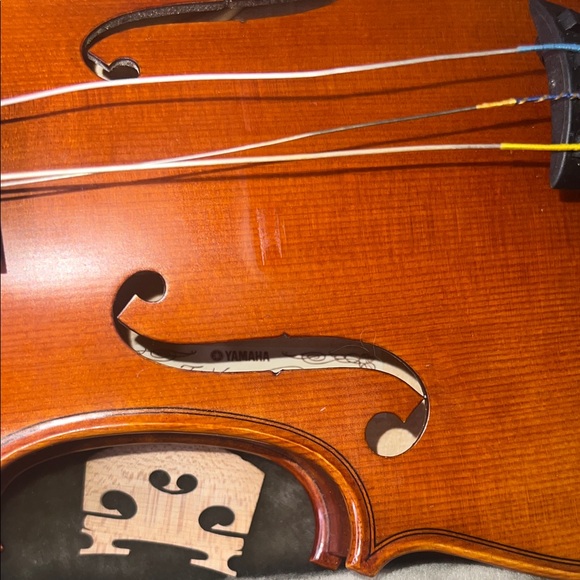 Elegant Brown 2004 Yamaha V7 size 4/4 Violin with Case - Picture 6 of 8